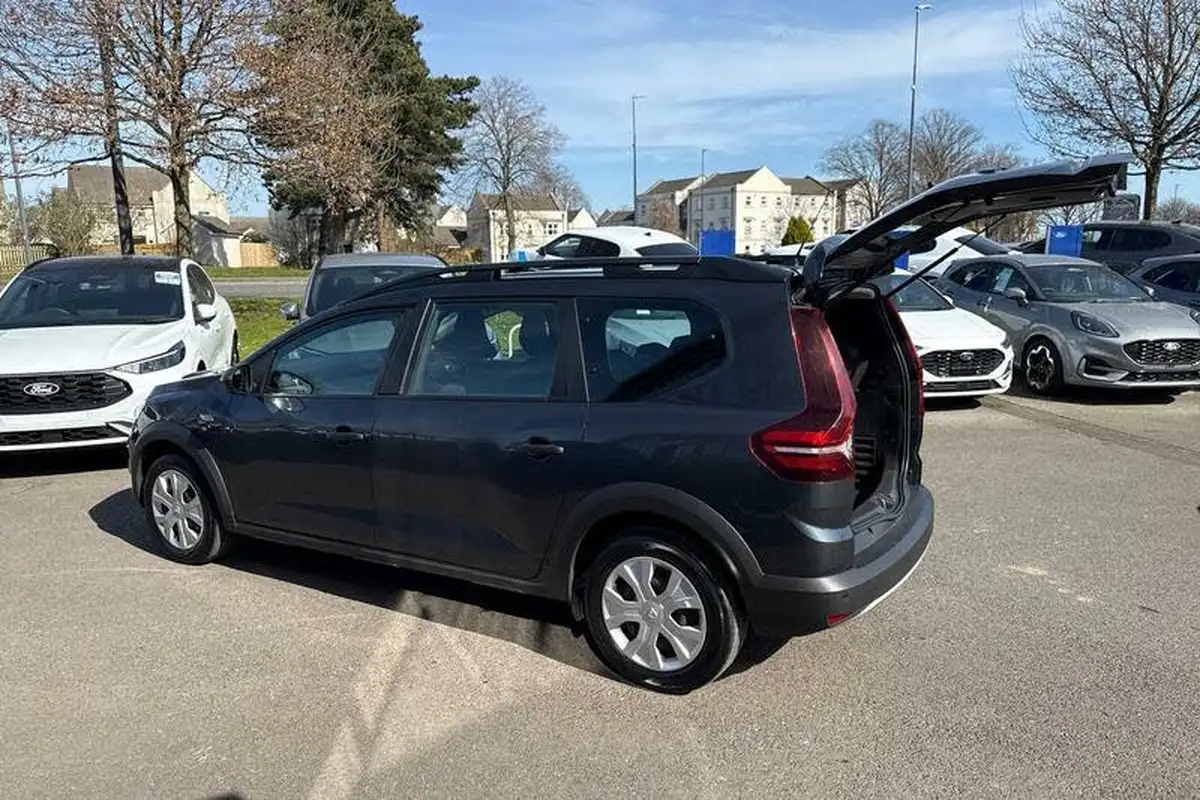 2022-dacia-jogger-10-tce-essential-big-31