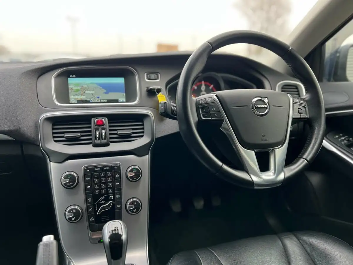 2016-volvo-v40-20td-d3-inscription-big-13
