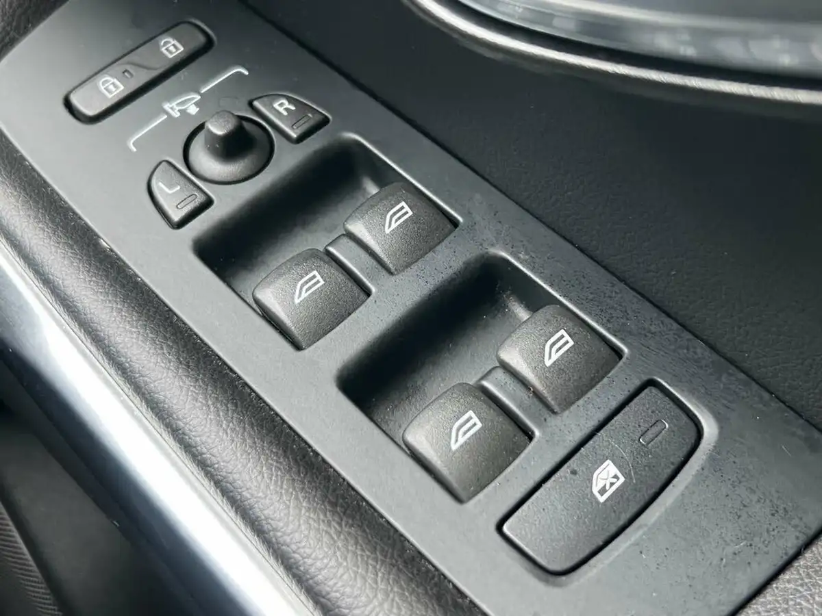 2016-volvo-v40-20td-d3-inscription-big-61