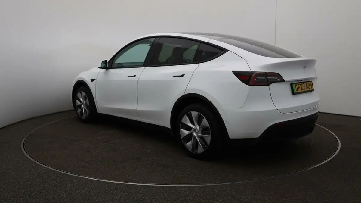 2022-tesla-model-y-e-long-range-big-58