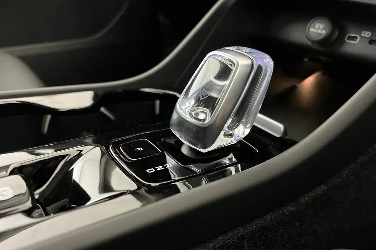 2024-volvo-xc40-20-b3-ultimate-big-12