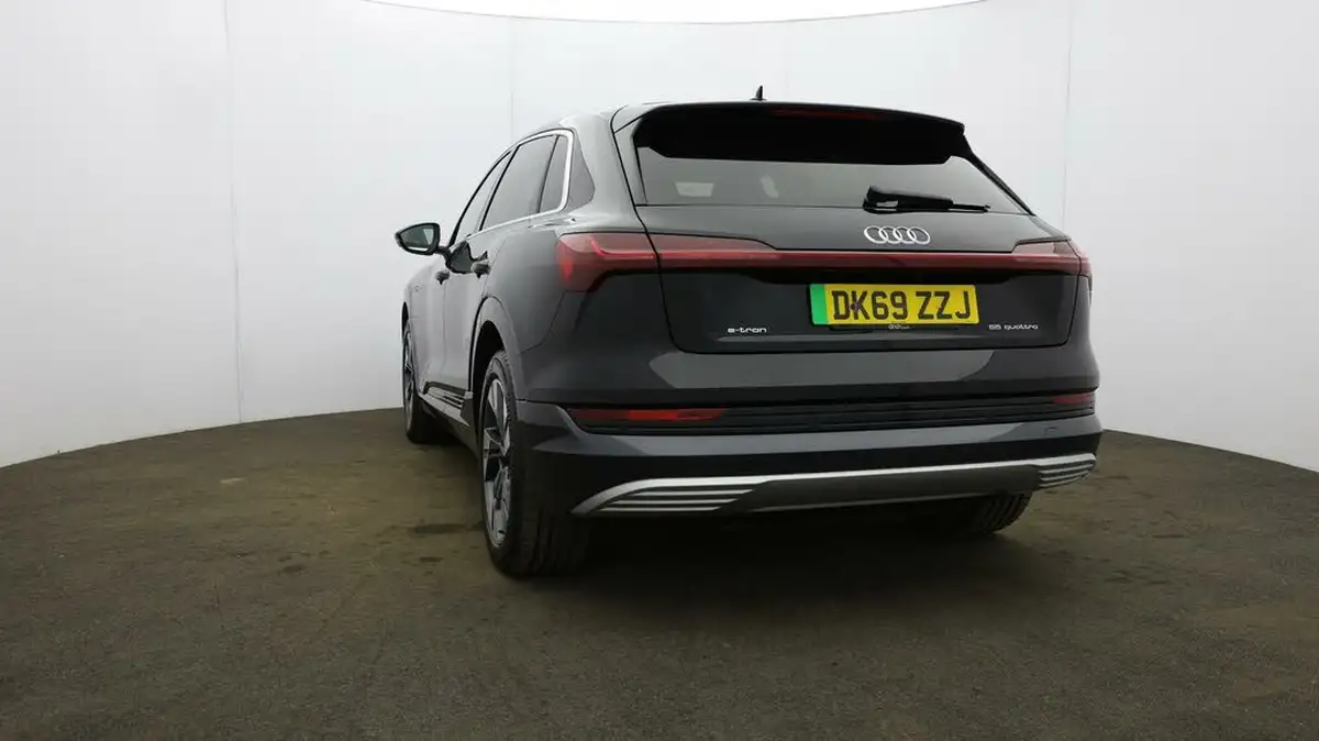 2019-audi-e-tron-55e-big-23