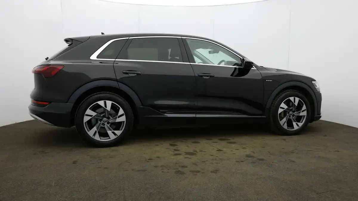 2019-audi-e-tron-55e-big-47
