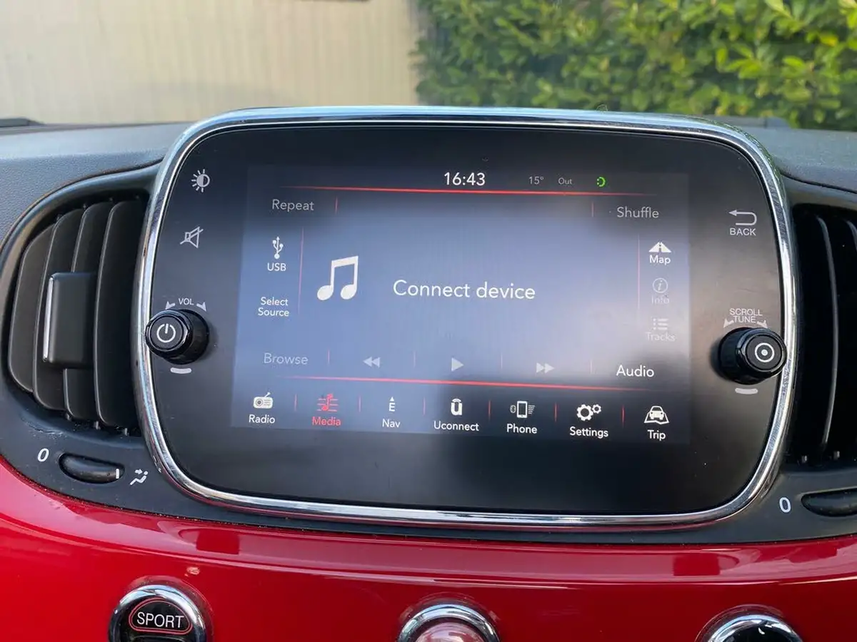 2016-fiat-500c-09-lounge-105bhp-big-79