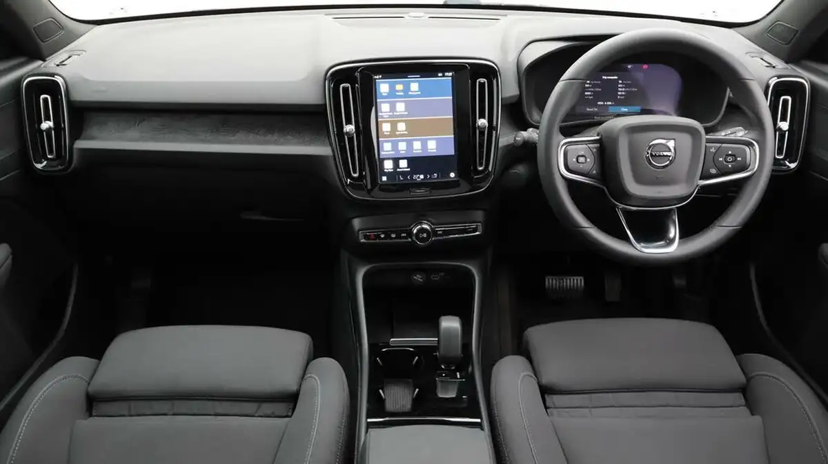 2023-volvo-c40-e-twin-recharge-core-big-13