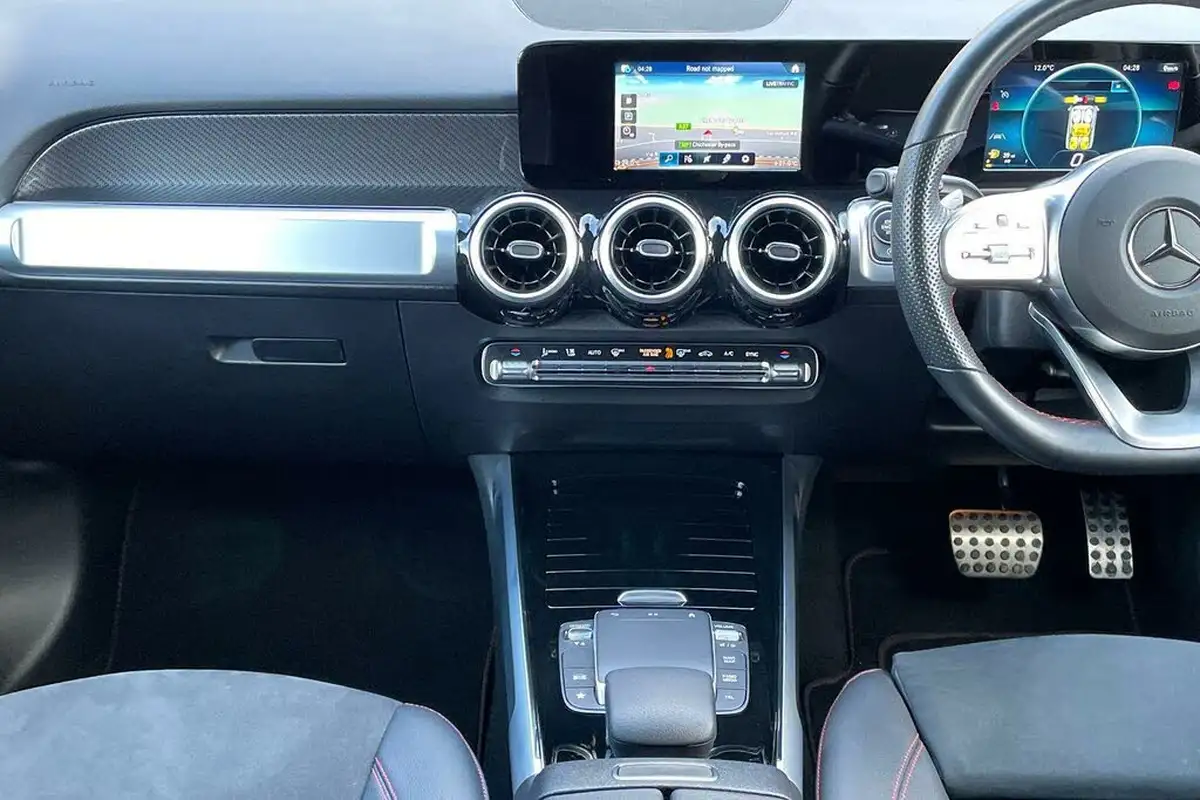 2022-mercedes-benz-glb-class-13-glb200-amg-line-7g-tronic-big-35
