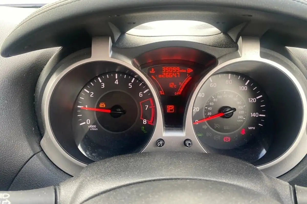 2017-nissan-juke-16-tekna-117ps-1598cc-xtronic-cvt-big-11