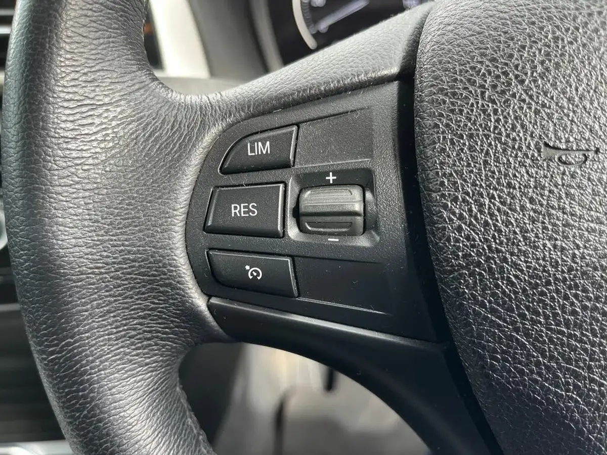 2019-bmw-1-series-15-118i-se-business-5d-auto-big-27