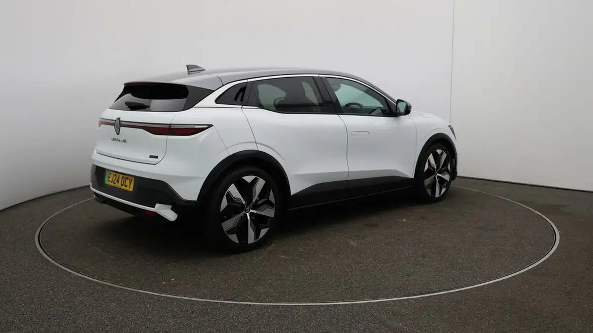 2024-renault-megane-e-tech-e-techno-big-52