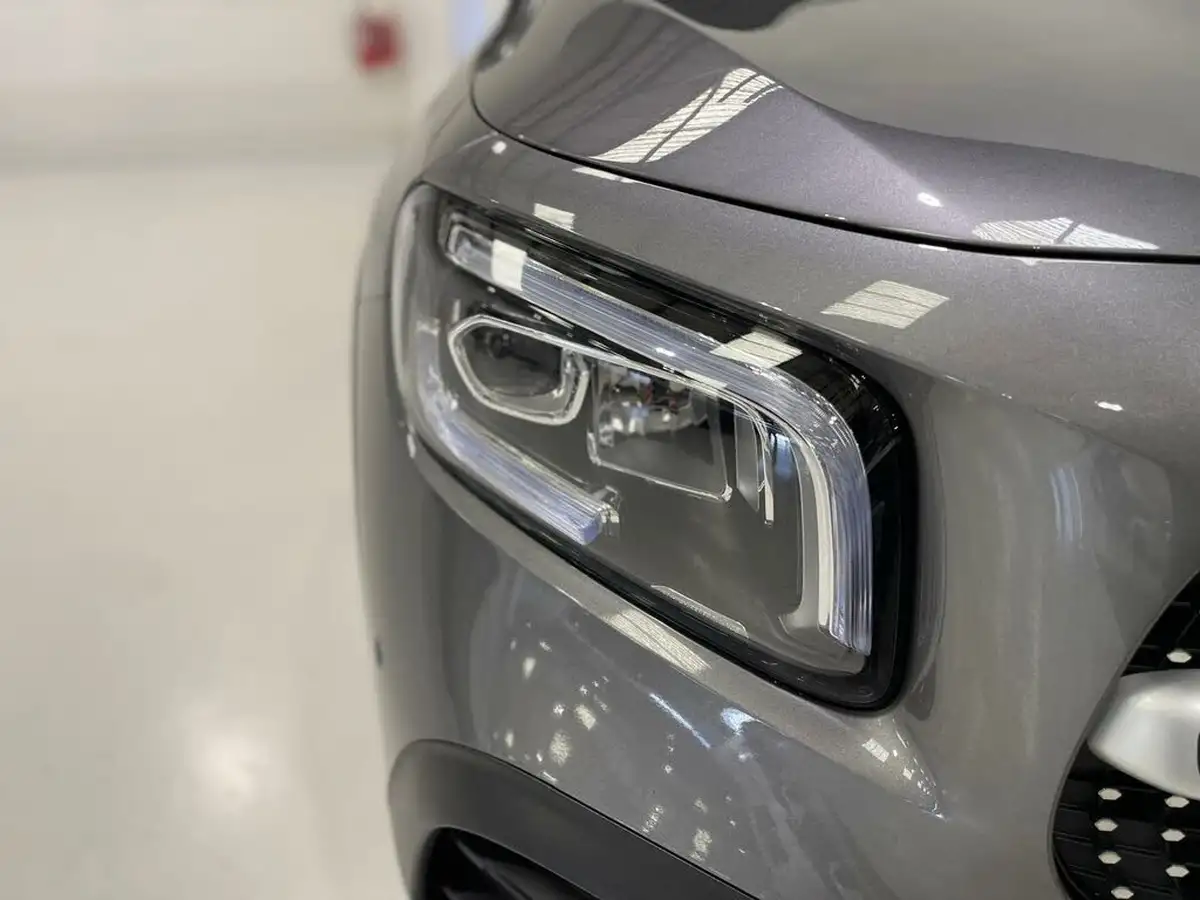 2020-mercedes-benz-glb-class-20d-glb220d-amg-line-premium-5-big-17