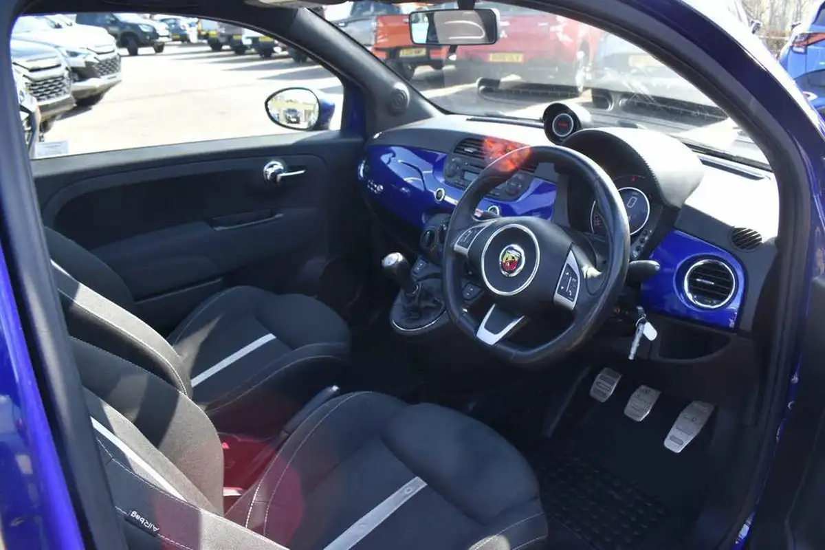 2016-abarth-500c-14-tjet-595c-big-23