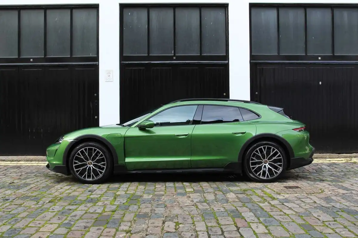 2021-porsche-taycan-e-turbo-cross-turismo-awd-big-14