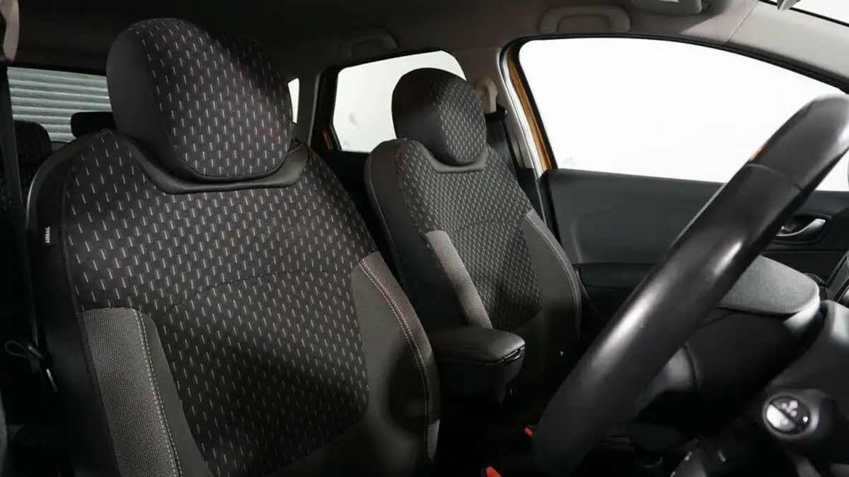 2017-renault-captur-09-tce-dynamique-s-nav-big-9