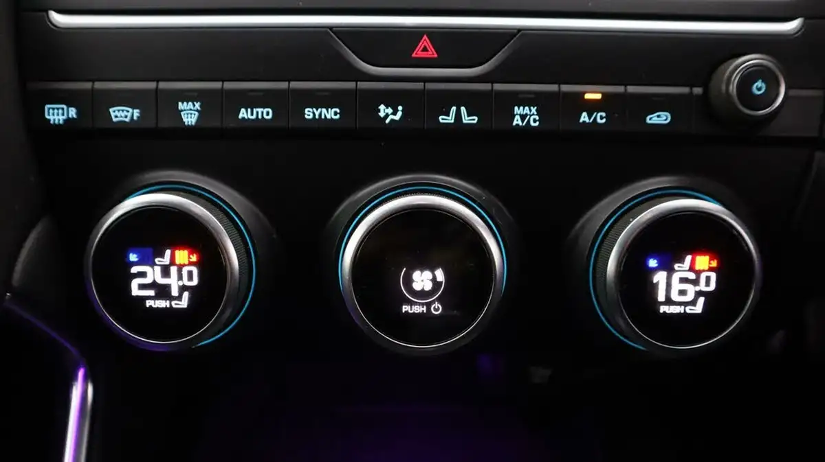 2019-jaguar-e-pace-20-i4d-r-dynamic-150ps-big-11