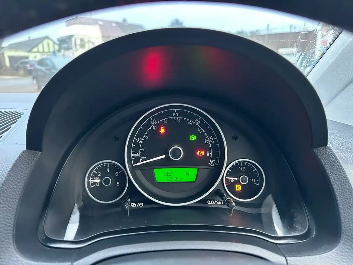 2012-skoda-citigo-10-elegance-75ps-5d-asg-big-36