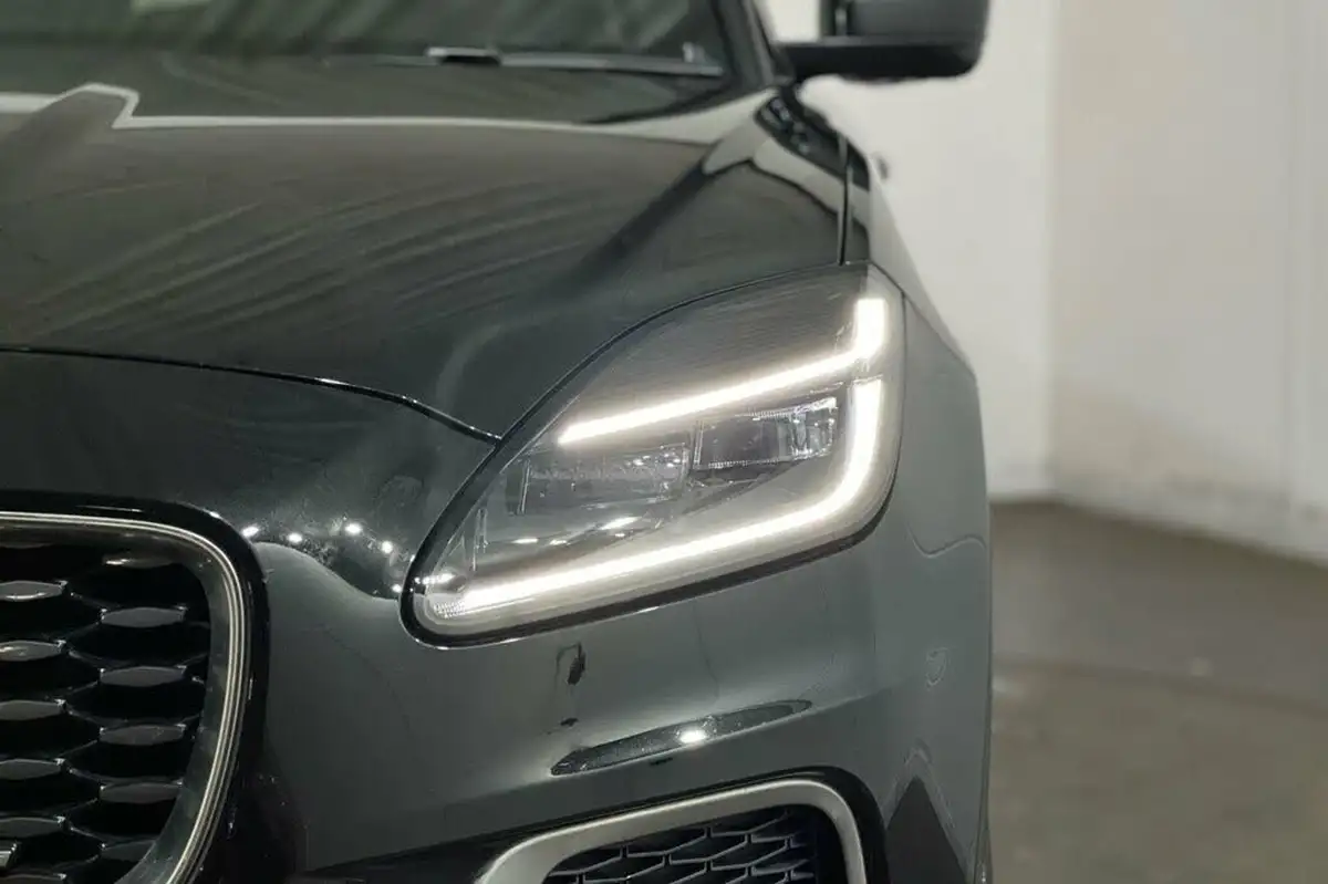 2021-jaguar-e-pace-15-p300e-r-dynamic-se-big-15