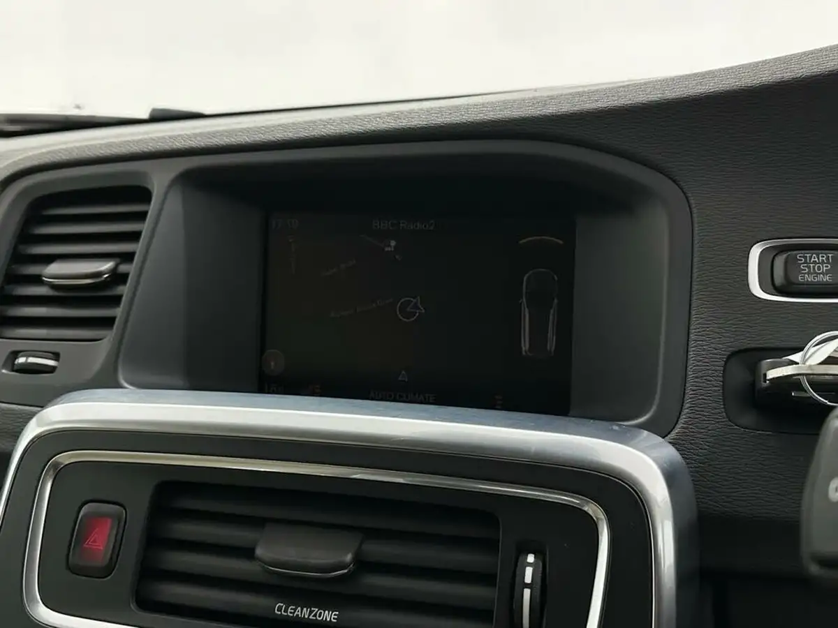 2017-volvo-v60-24td-d6-se-lux-big-22