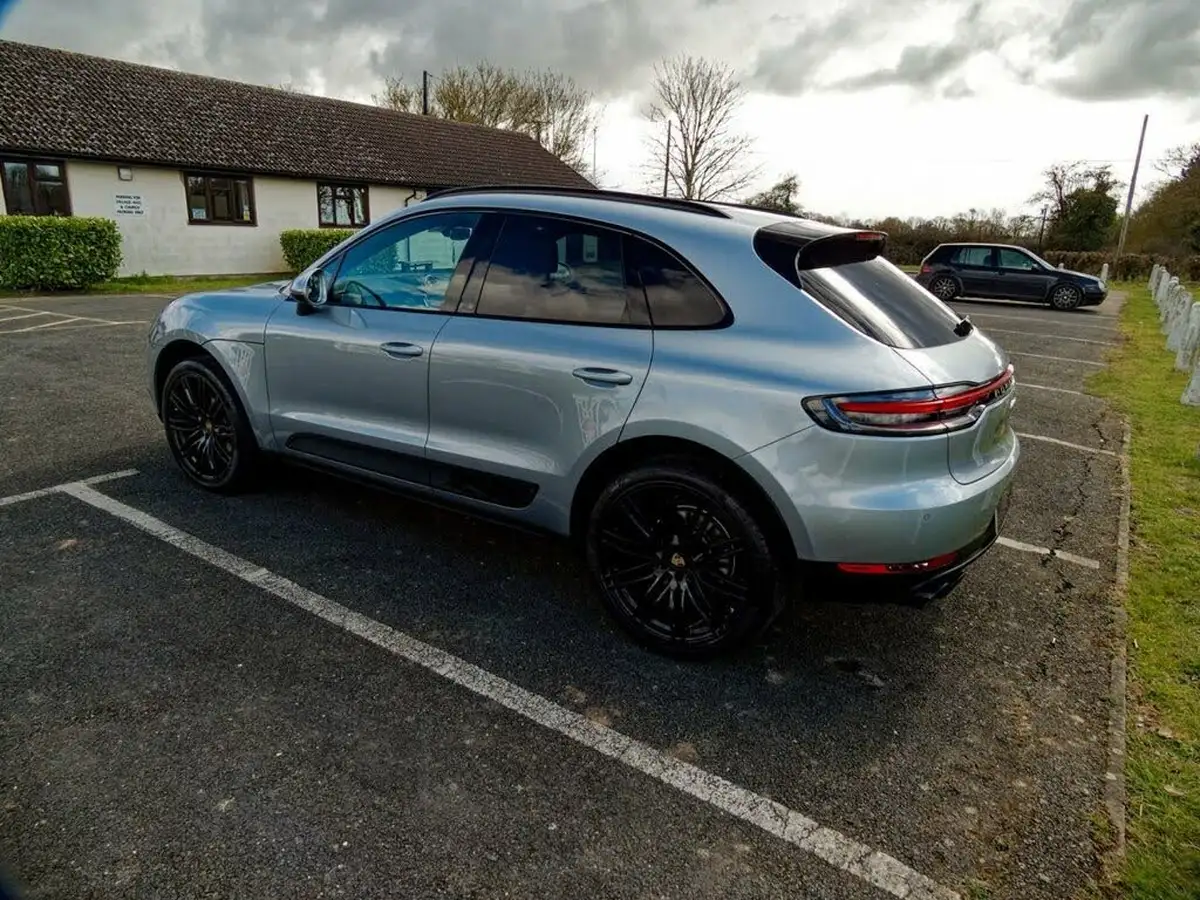 2020-porsche-macan-20-big-17