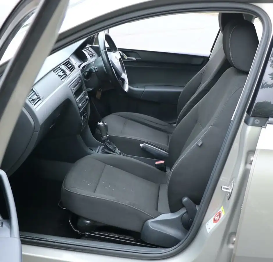 2013-skoda-rapid-14-se-big-29