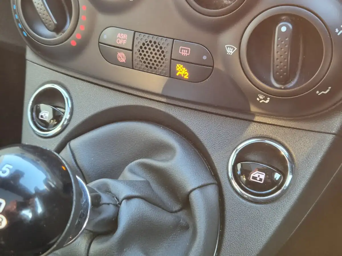 2022-fiat-500-10-dolcevita-big-19