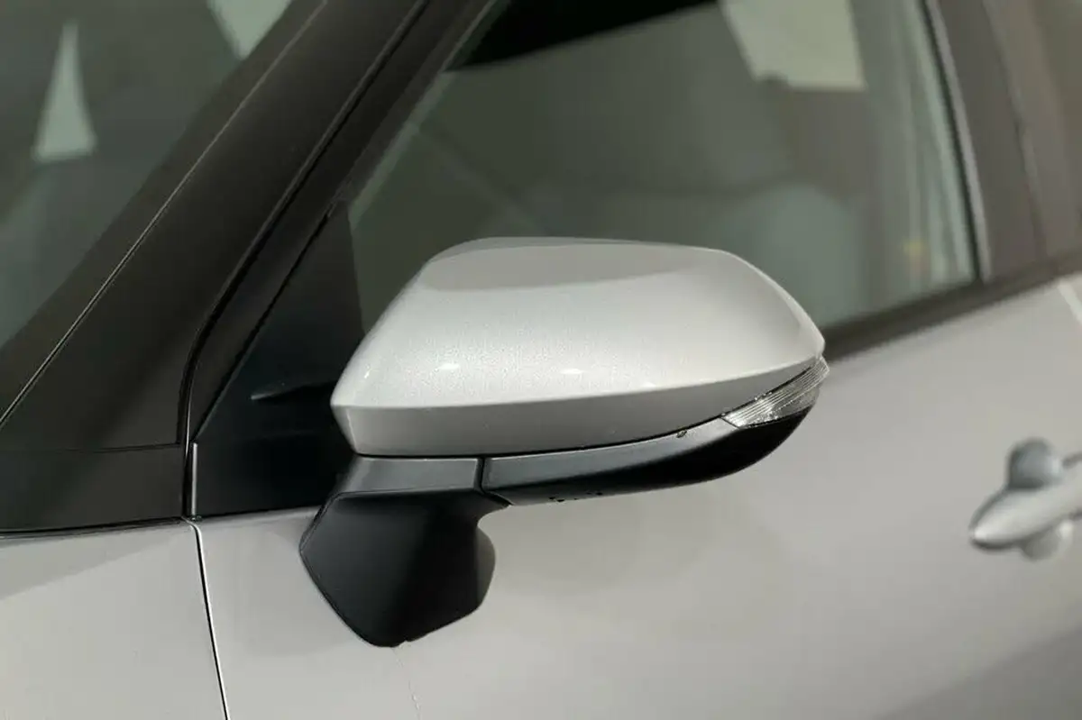 2022-toyota-yaris-15-vvt-i-design-panoramic-roof-big-20