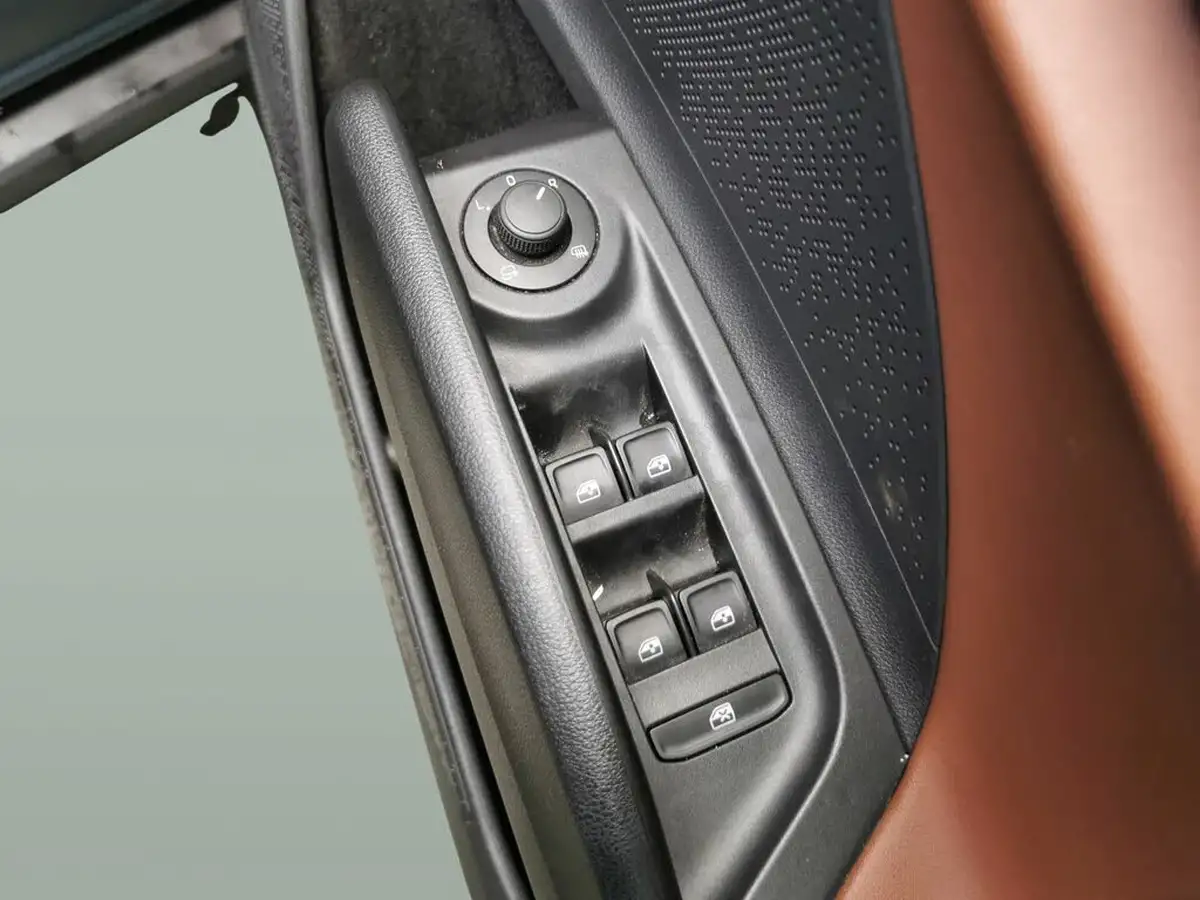 2021-skoda-enyaq-e-60-62-kwh-big-13