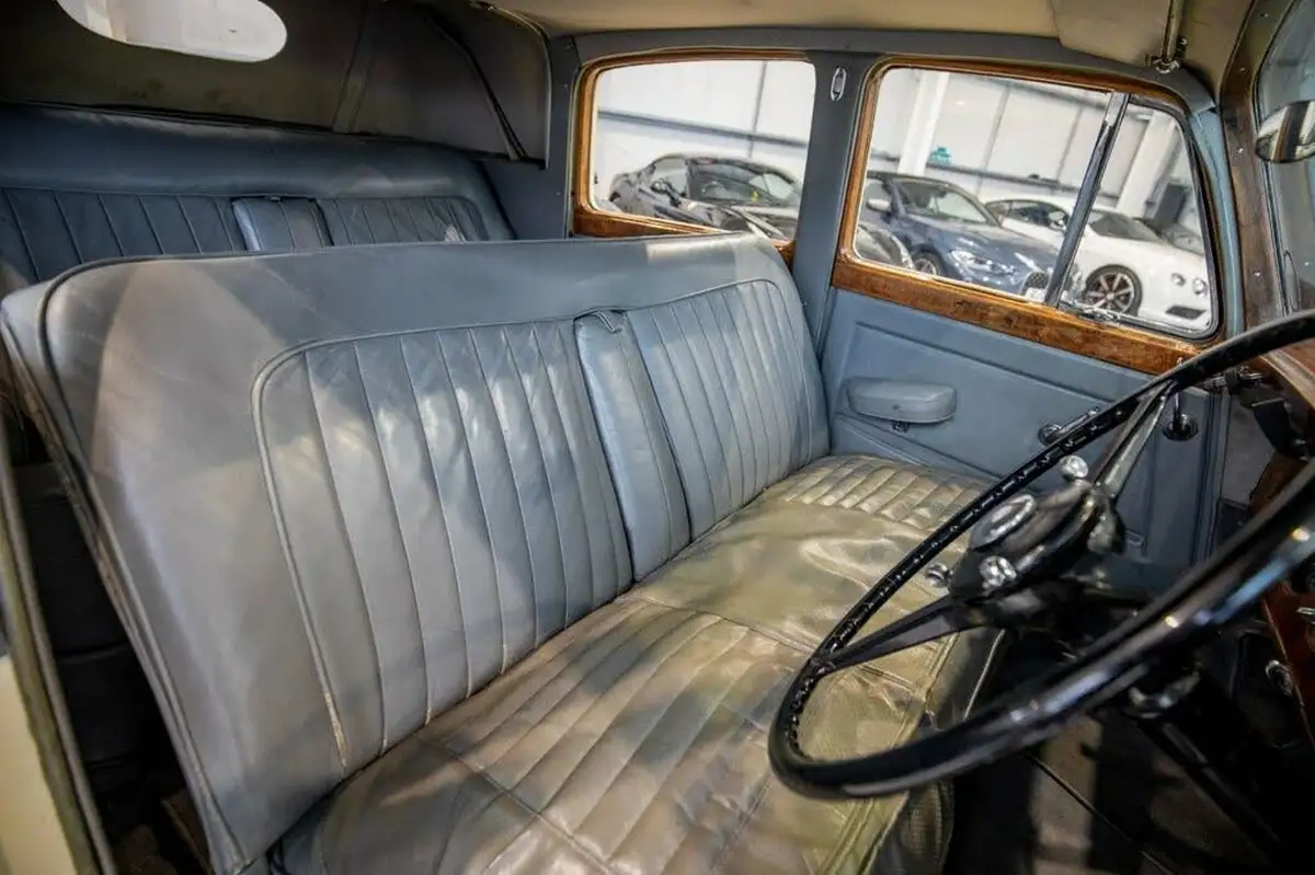 1951-bentley-mark-vi-sports-saloon-big-2
