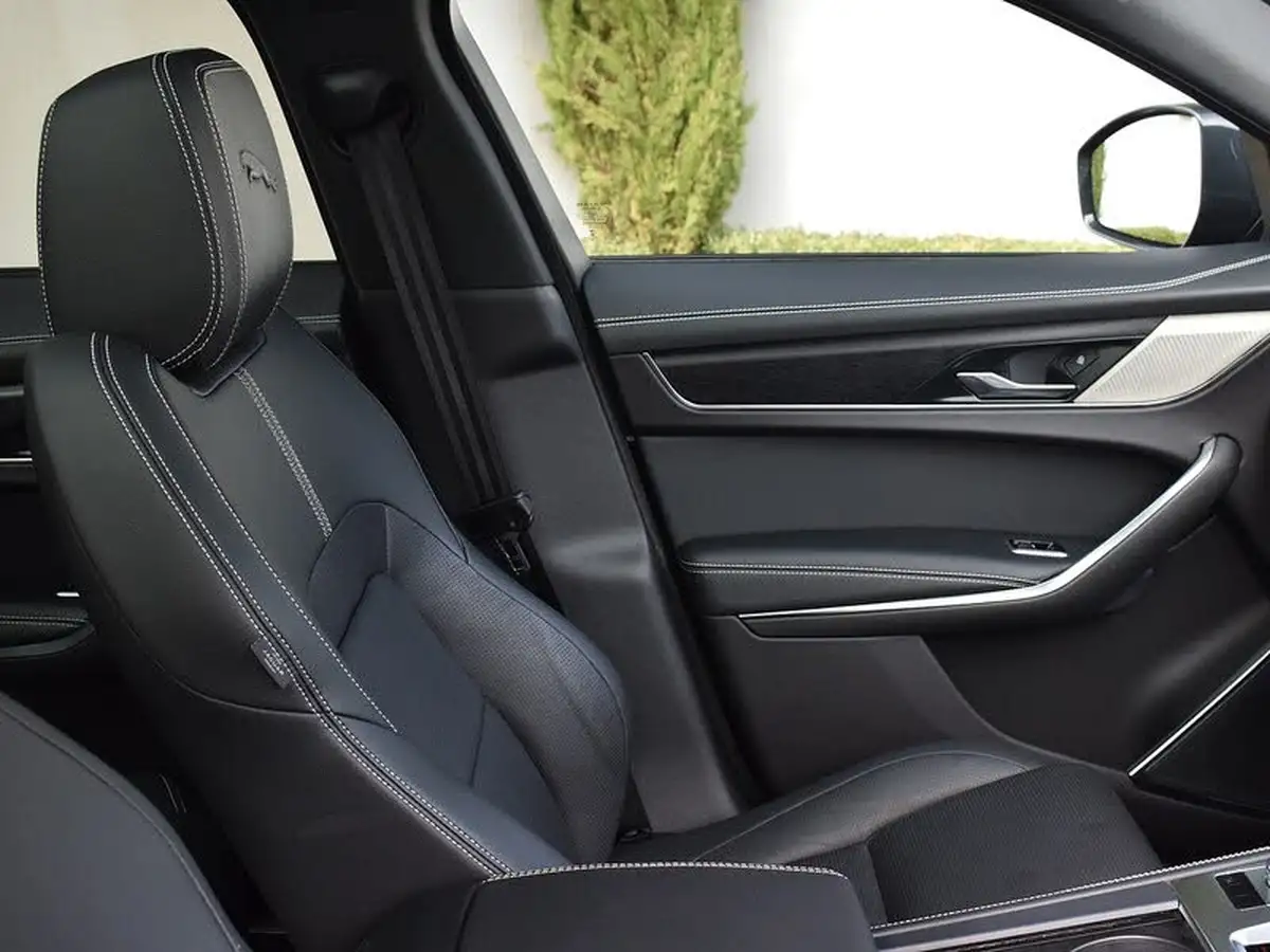 2022-jaguar-f-pace-20-d200-r-dynamic-black-big-14