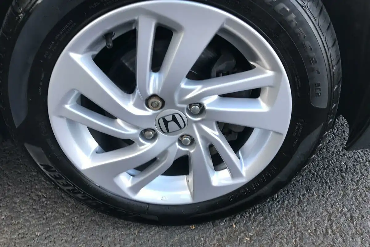 2017-honda-jazz-13-i-vtec-se-cvt-big-2