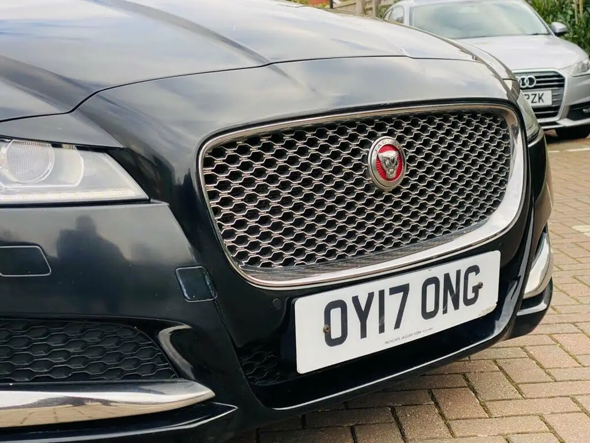 2017-jaguar-xf-20td-portfolio-180ps-saloon-4d-1999cc-auto-big-5