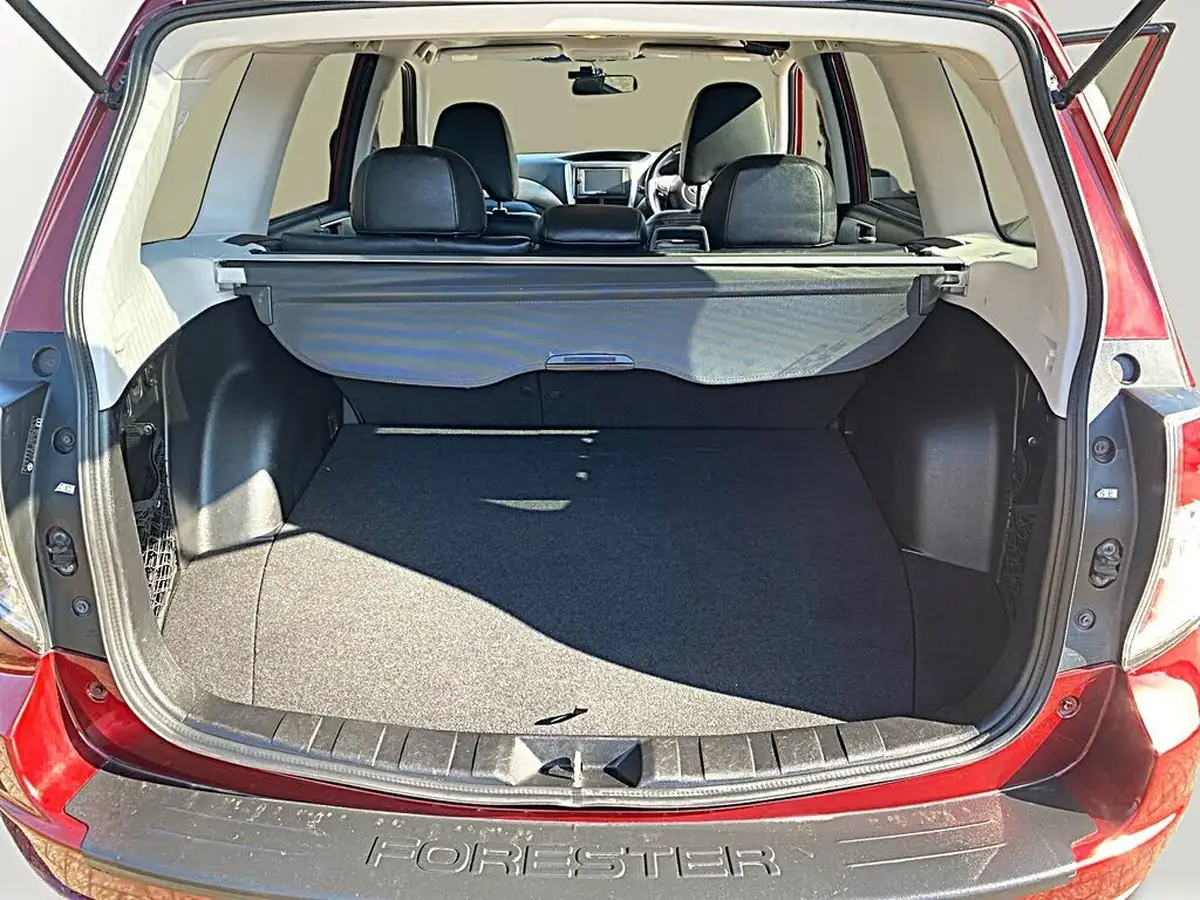 2010-subaru-forester-20-xs-blk-lth-auto-big-27