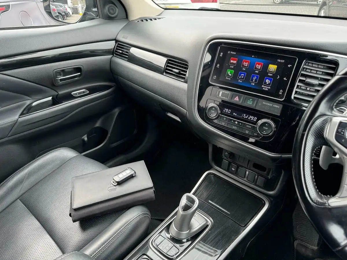 2018-mitsubishi-outlander-20-juro-phev-big-31