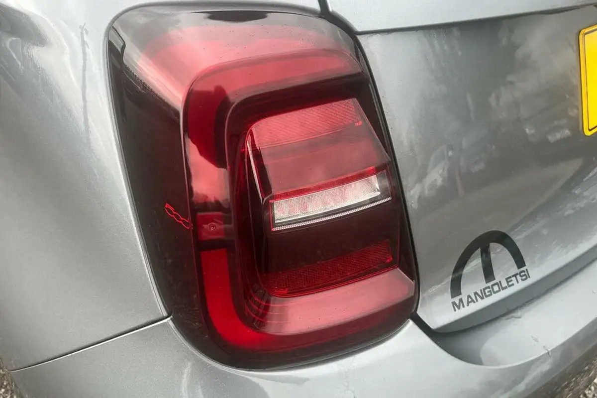 2021-fiat-500-e-la-prima-big-23