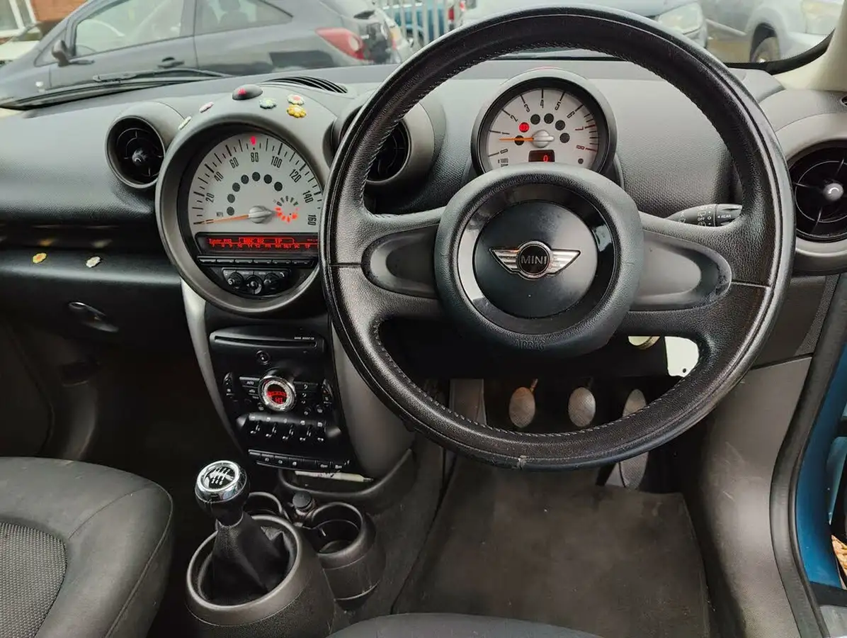 2012-mini-countryman-16-one-98bhp-big-10