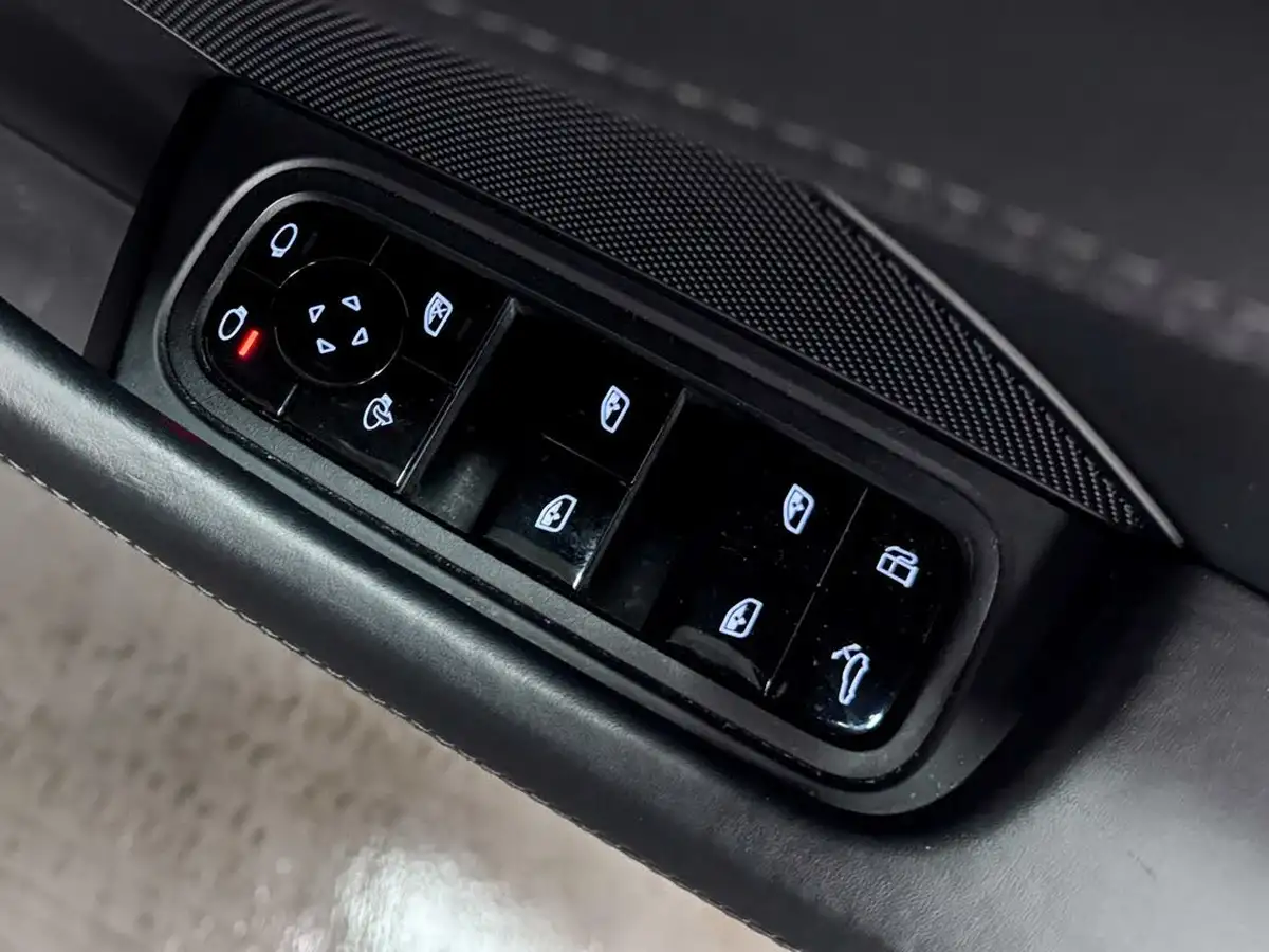 2019-porsche-panamera-30-4-e-hybrid-hatchback-big-17