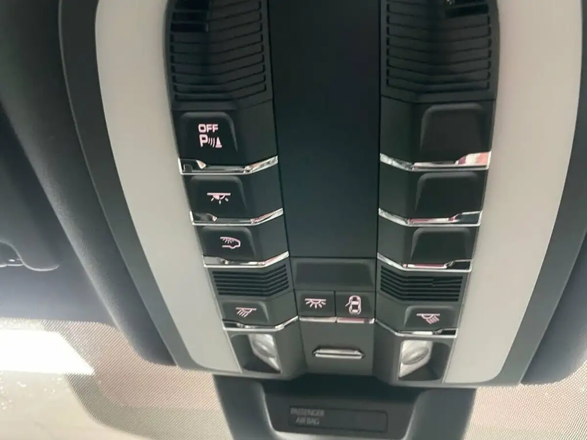 2020-porsche-macan-30-s-big-40