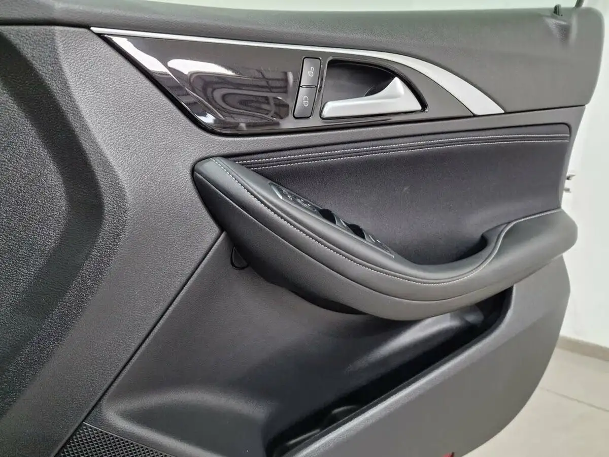 2019-infiniti-q30-22d-sport-big-77