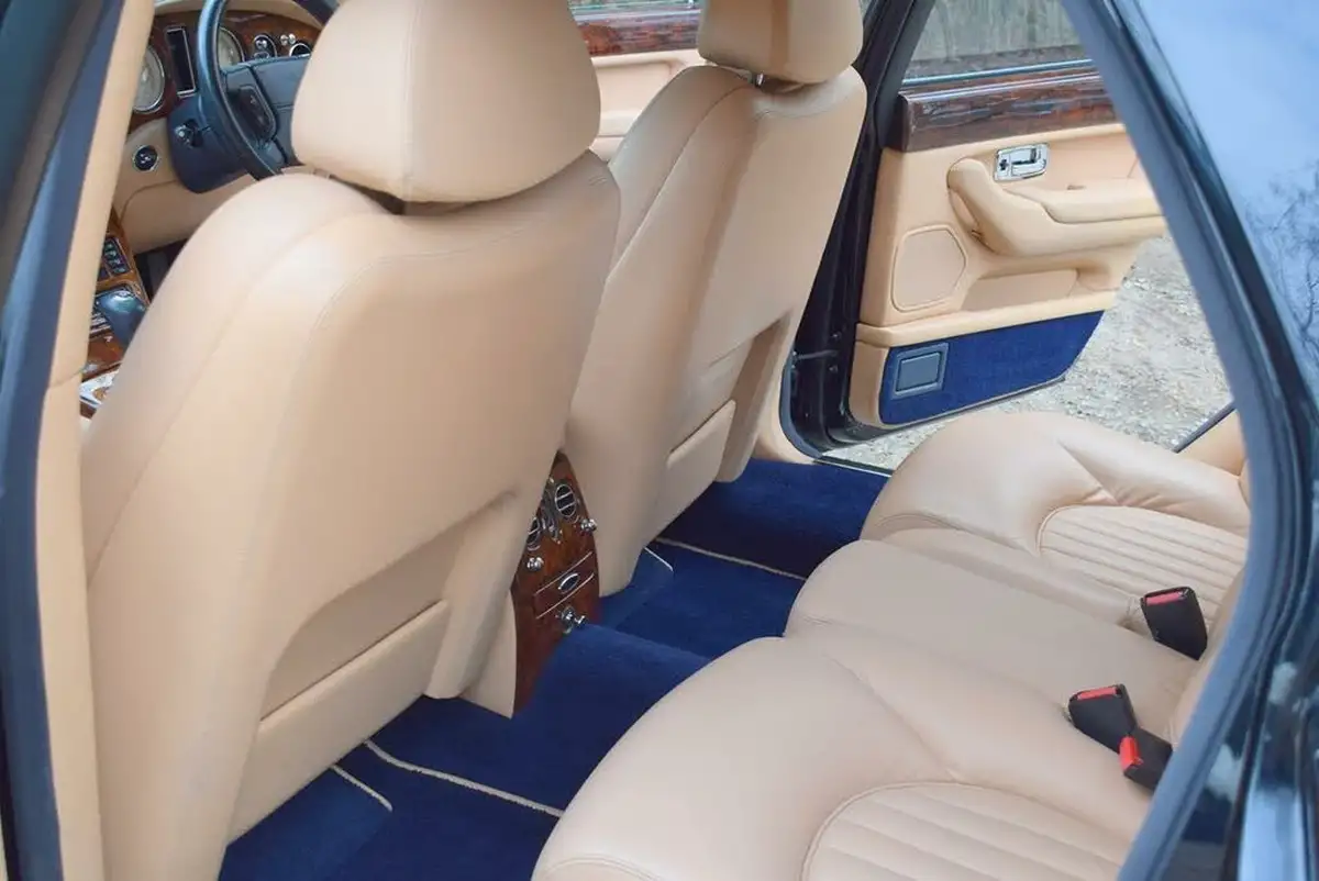2000-bentley-arnage-68-red-label-big-30