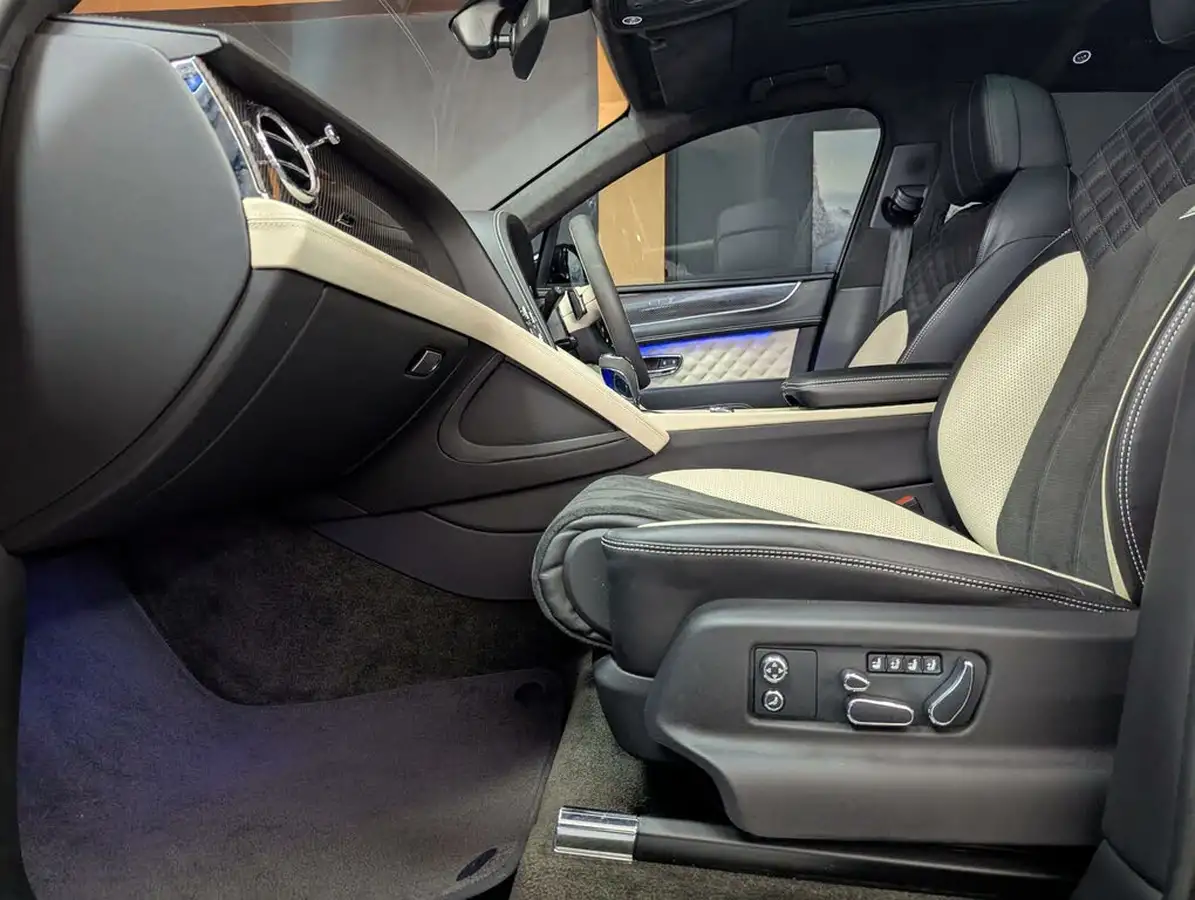 2022-bentley-bentayga-40-v8-big-51