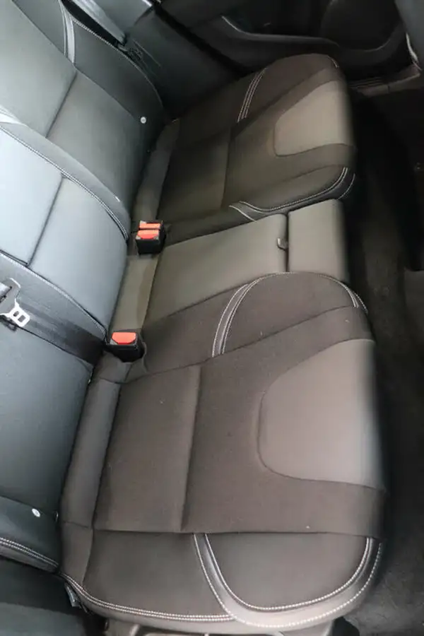 2016-volvo-v40-20-t2-momentum-big-27