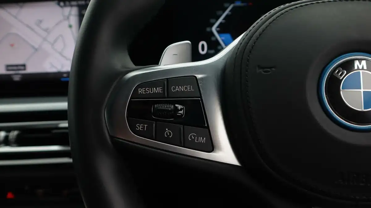 2023-bmw-3-series-20-330e-m-sport-saloon-4d-big-26