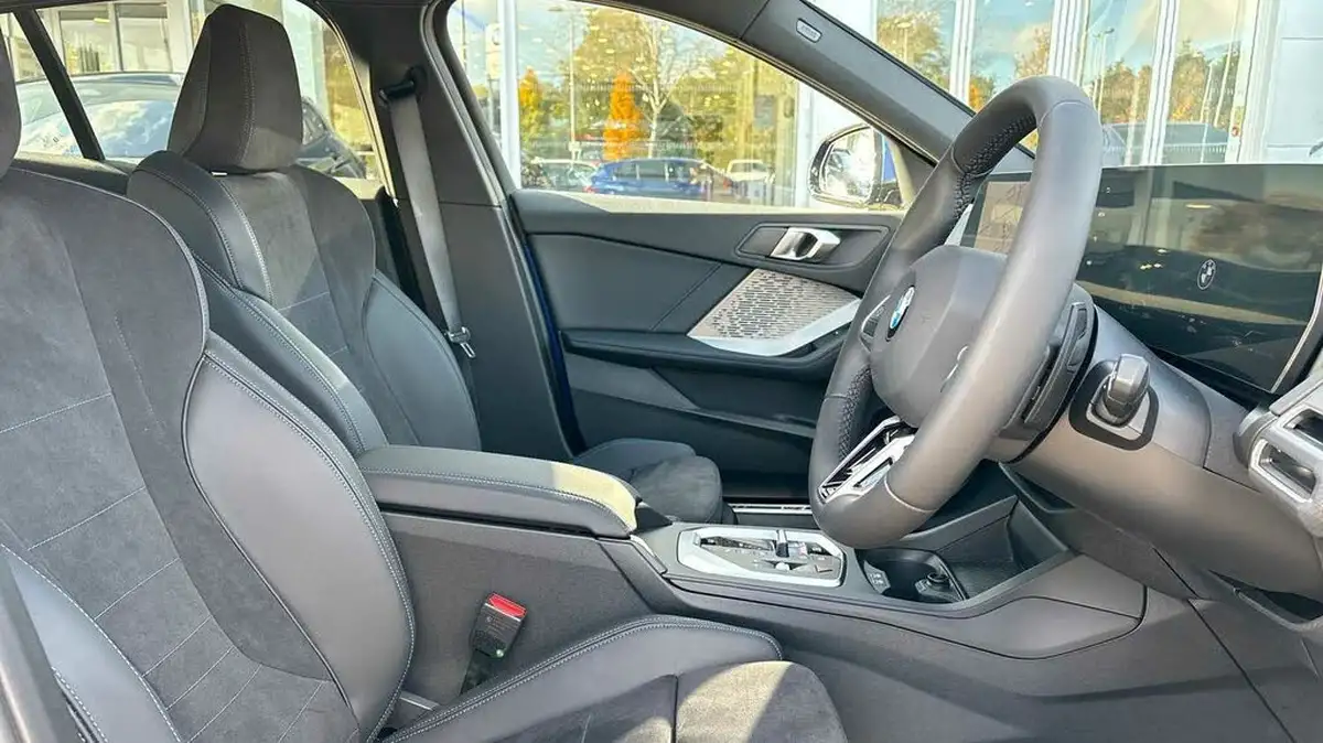 2024-bmw-1-series-15-120-m-sport-big-11