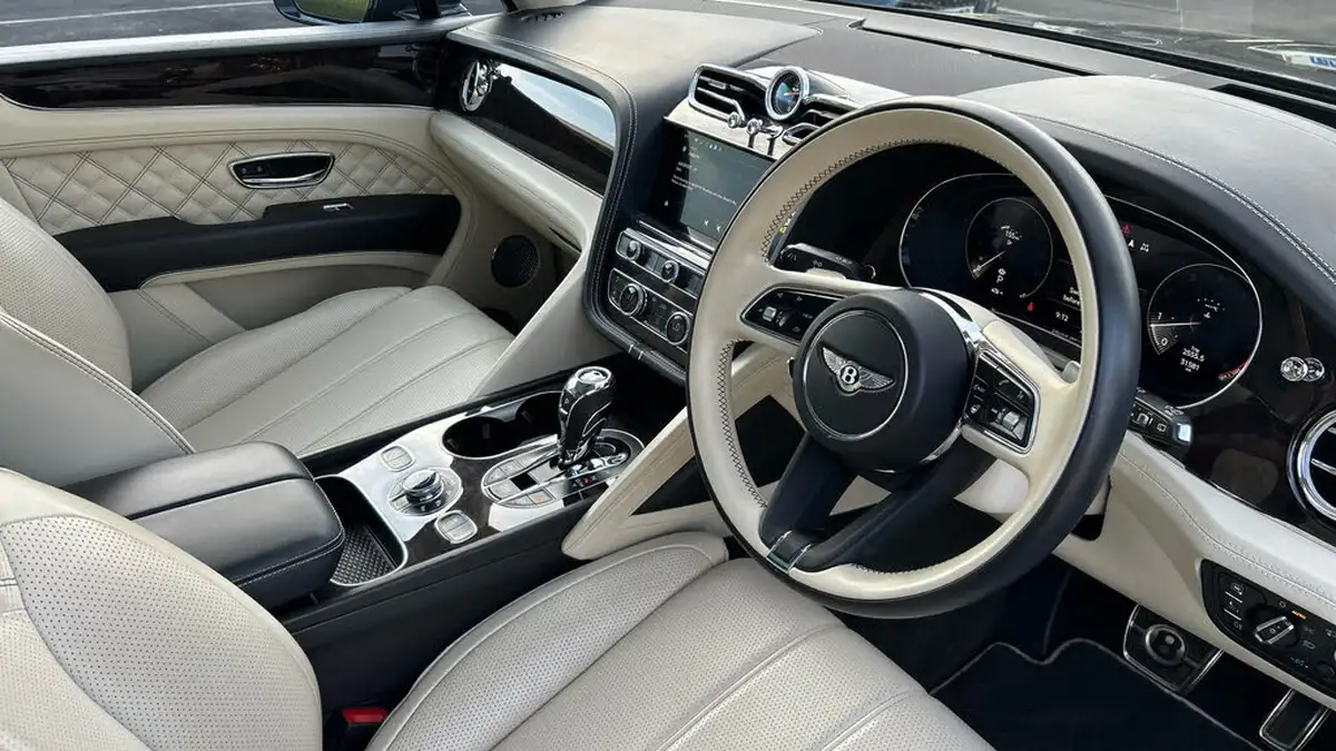 2019-bentley-bentayga-40-v8-big-13