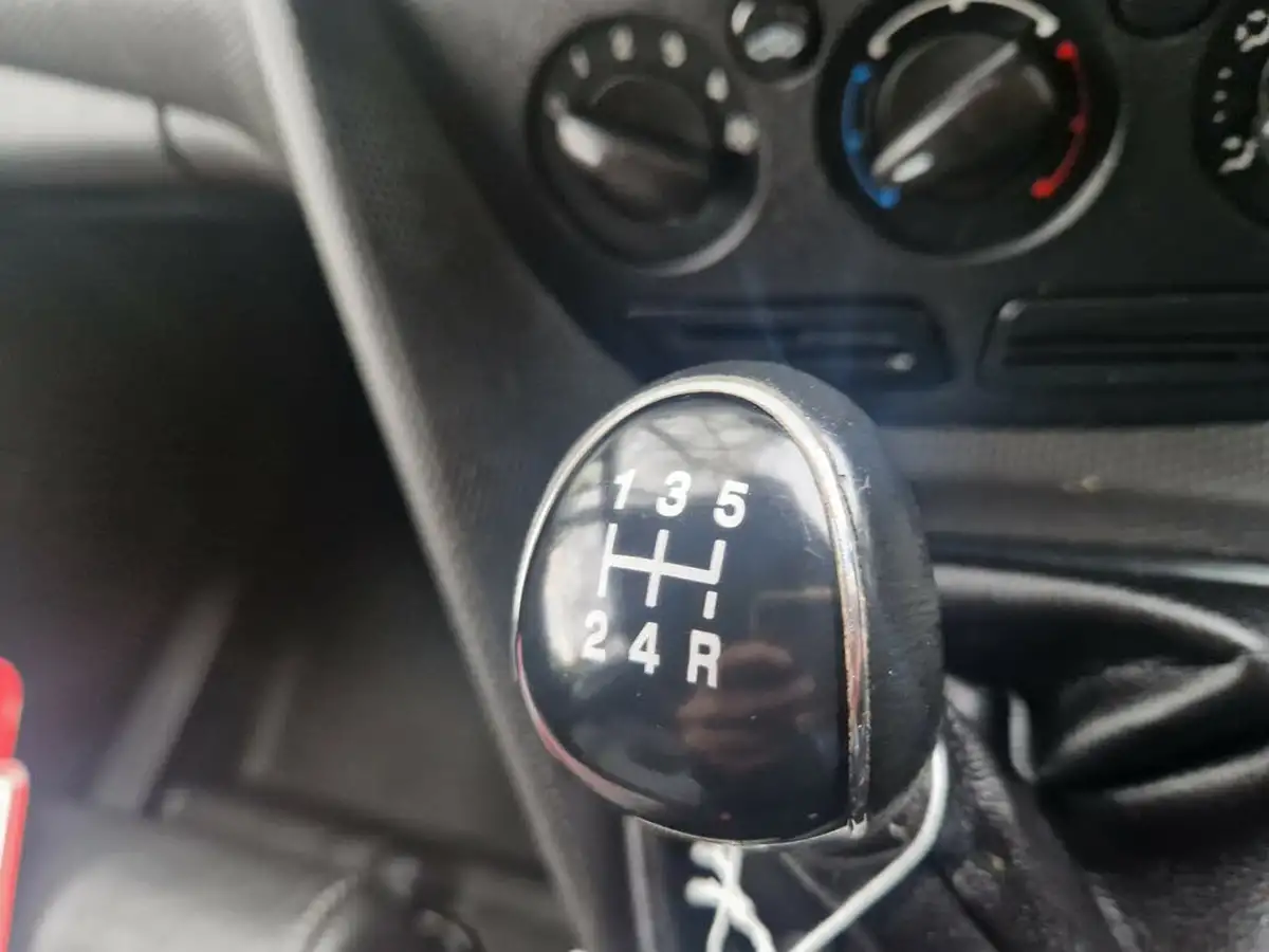 2015-ford-transit-connect-16tdci-l1-200-panel-big-25