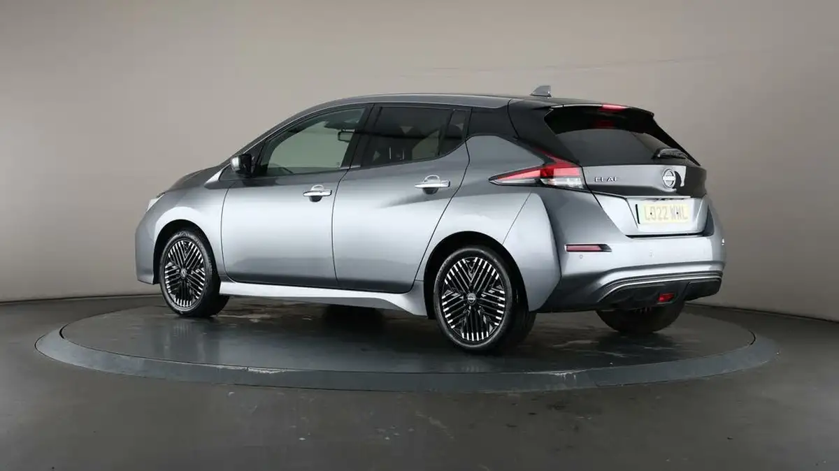 2022-nissan-leaf-e-tekna-39kwh-big-4