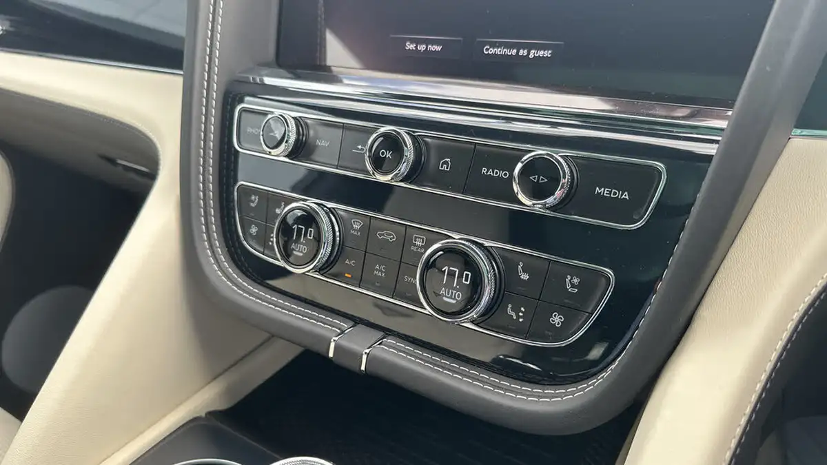 2023-bentley-bentayga-40-v8-extended-wheelbase-azure-big-23