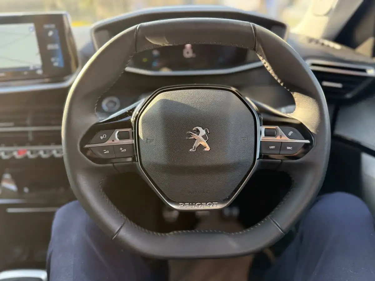 2021-peugeot-2008-suv-12-puretech-gt-eat8-big-35