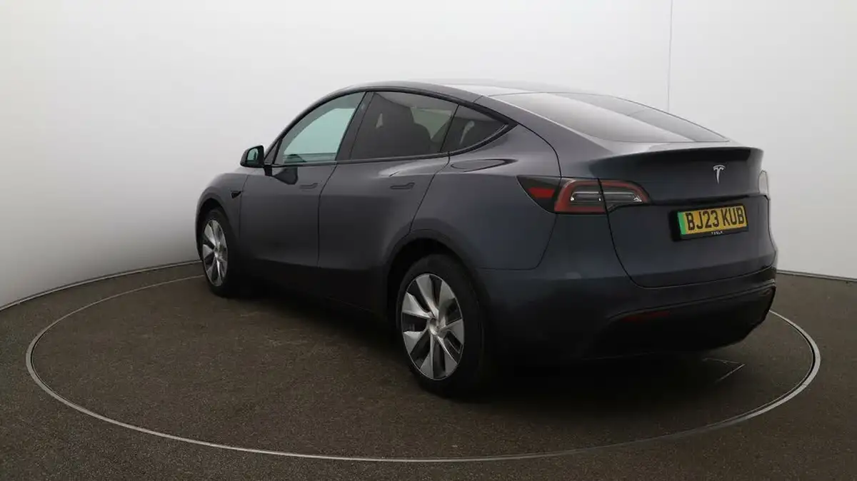 2023-tesla-model-y-e-rwd-big-53