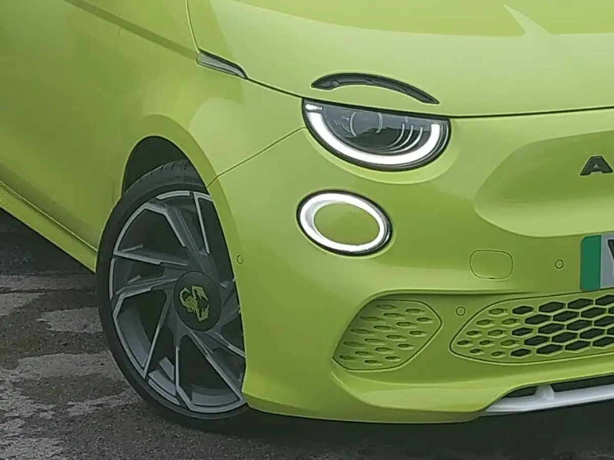 2024-abarth-500-e-500e-turismo-big-8