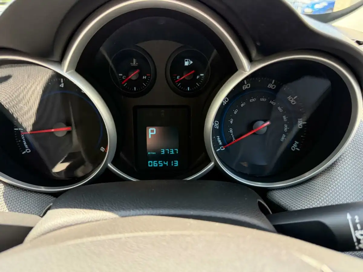 2011-chevrolet-cruze-16-ls-saloon-4d-auto-big-8